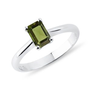 Prsten z bílého zlata s vltavínem v brusu emerald KLENOTA